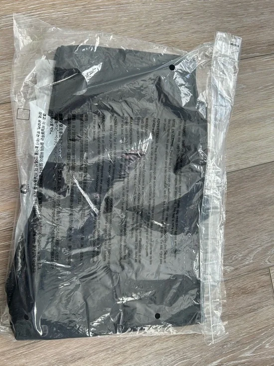 lululemon athletica Black High-Rise Align Leggings Team Canada - Picture 8 of 8